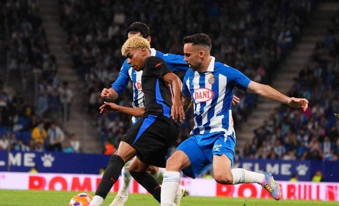 加泰德比成加冕舞台！巴萨2-0锁定西甲冠军